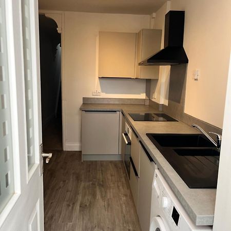 Southsea Homestays - Three Bedroom Home, Sleeps 8 - With Garden & Hot Tub Portsmouth Exterior foto